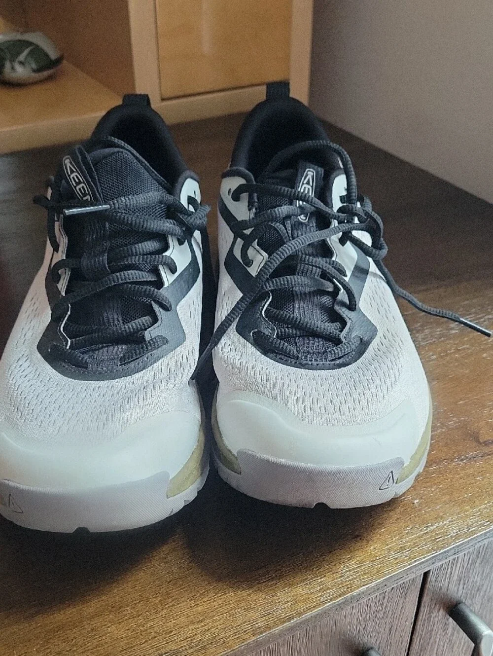 Keen breathable white